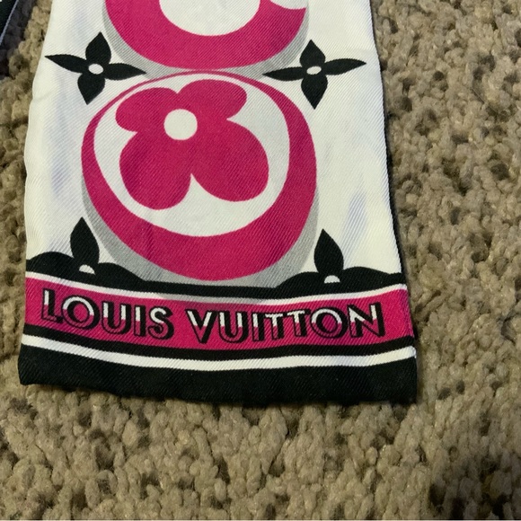 Authentic Louis Vuitton Bandeau - Picture 3 of 7